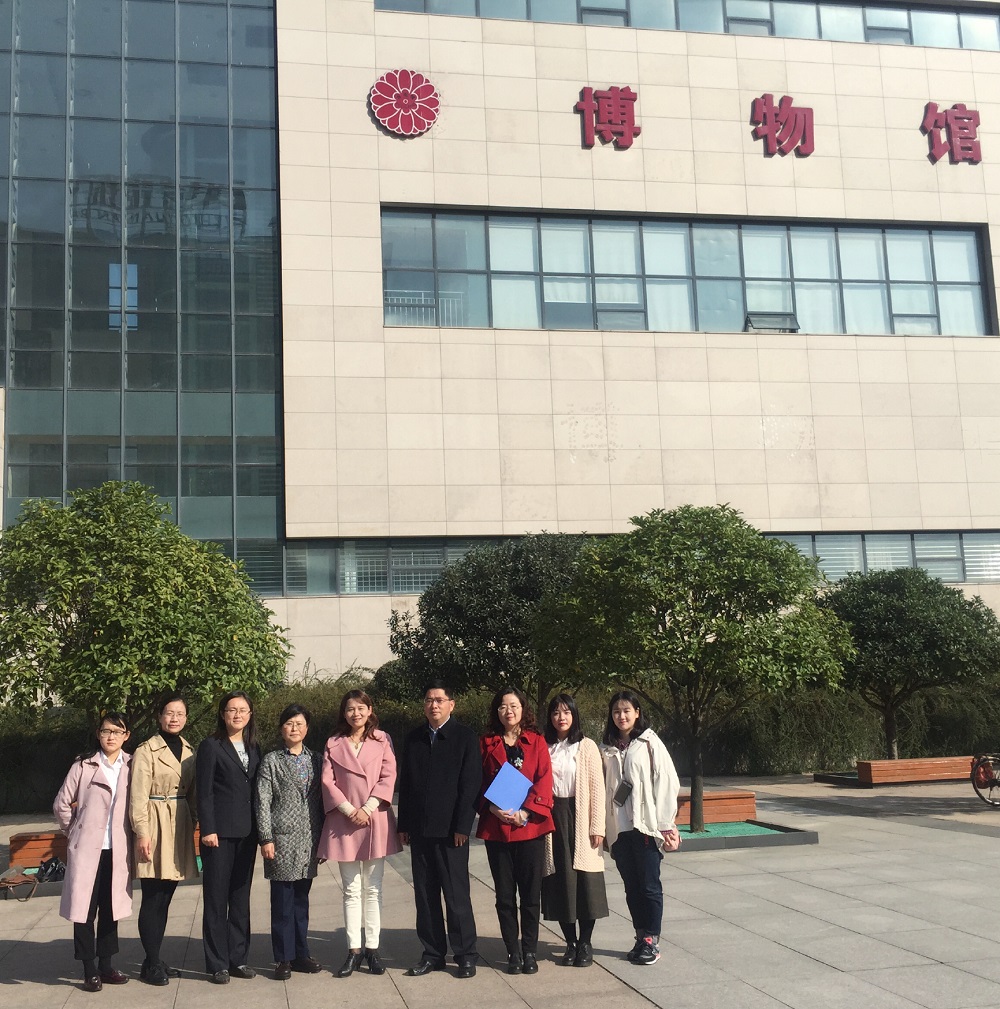 MK体育领导赴信阳市博物馆看望实习研究生