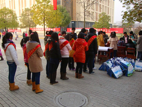 MK体育积极参与2013届毕业生就业招聘双选会