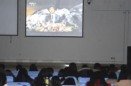 MK体育组织学生观看2015年《感动中国》颁奖晚会