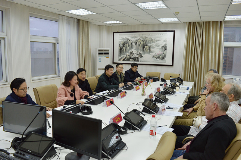  MK体育召开外籍教师座谈会