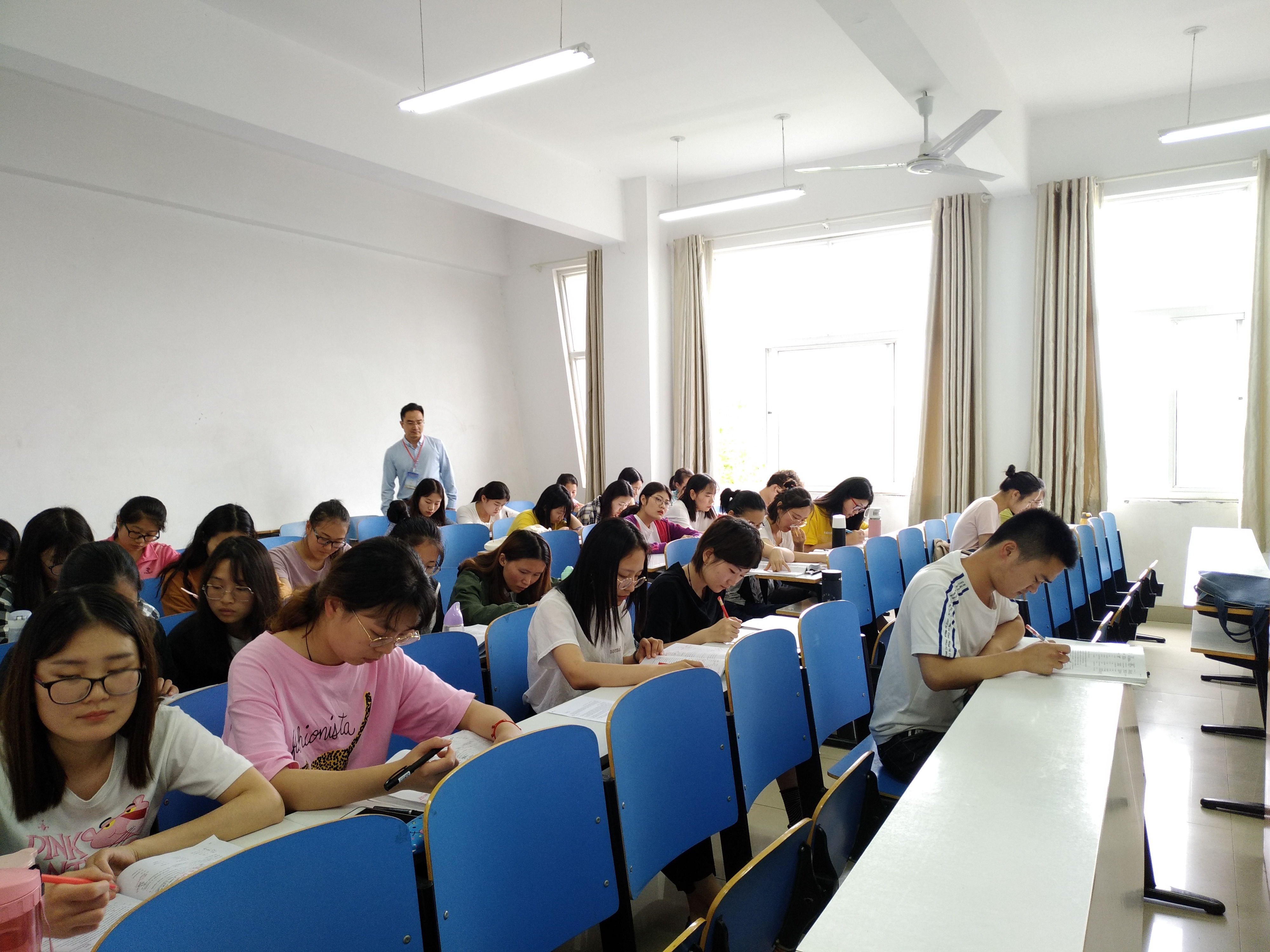 MK体育2018-2019学年第二学期第十四周教学检查