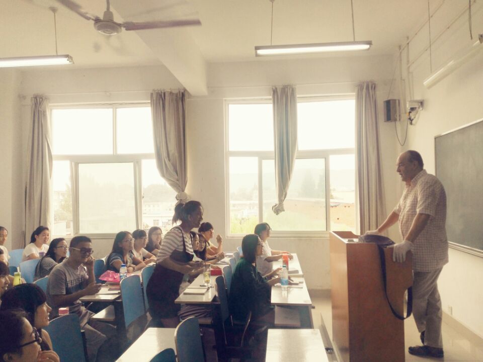 MK体育学生组织系列活动庆祝第32个教师节