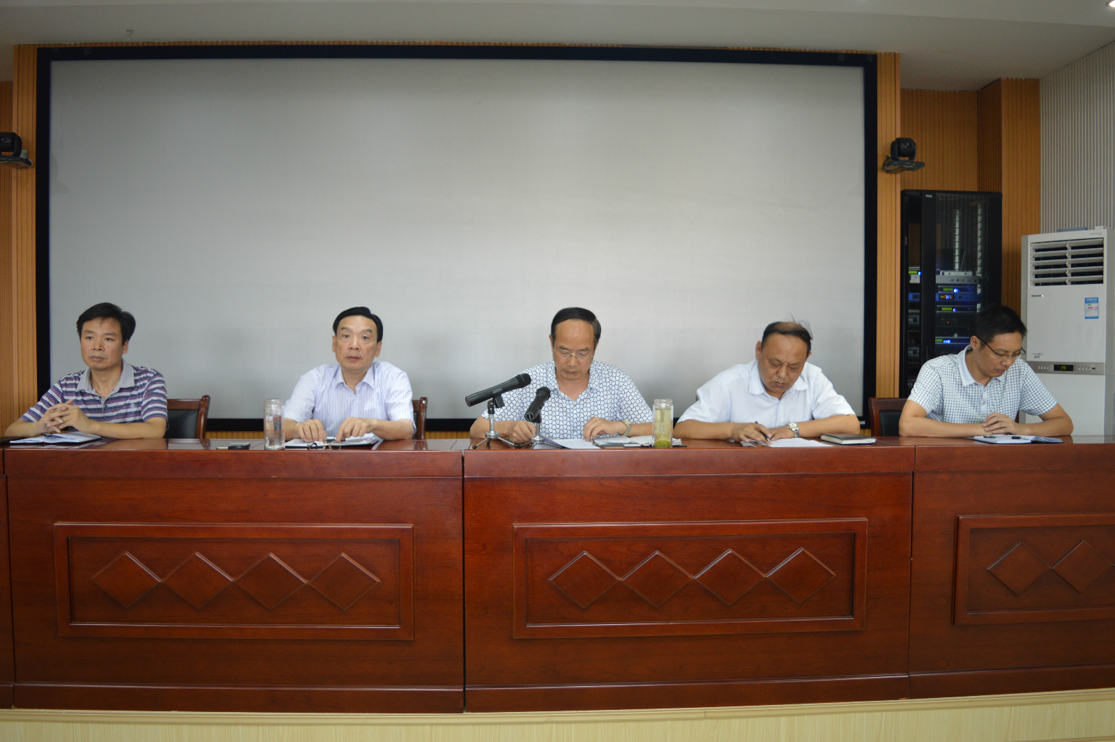 MK体育召开新学期教职工大会