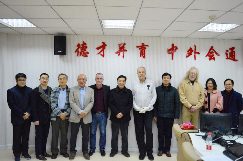  MK体育召开外籍教师座谈会