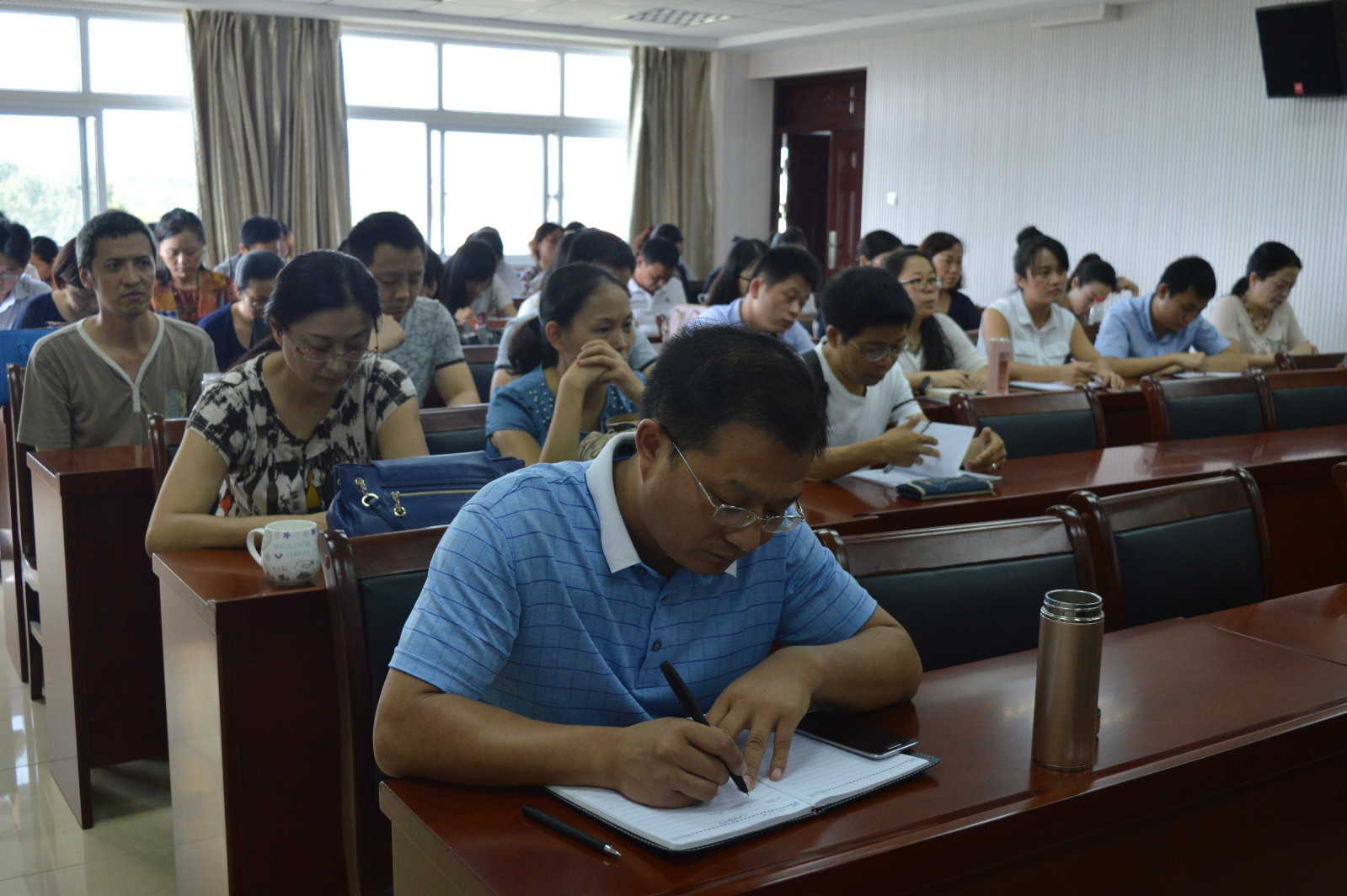 MK体育召开新学期教职工大会