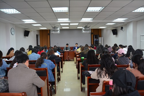 MK体育深入学习习近平总书记在学校思想政治理论课教师座谈会上讲话精神