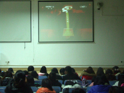 MK体育组织学生观看感动中国2014年颁奖典礼视频