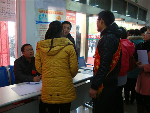 MK体育积极参与2013届毕业生就业招聘双选会