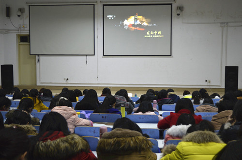 MK体育组织学生观看2015年《感动中国》颁奖晚会